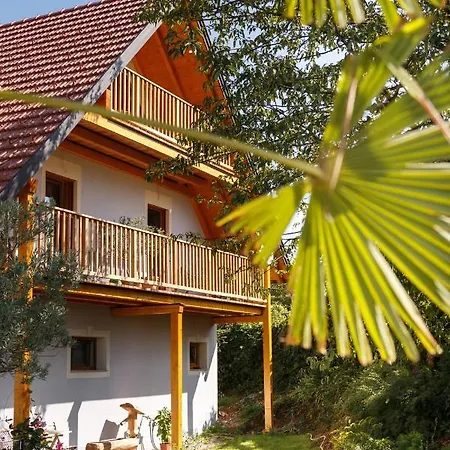 Weingut Adam Amandus Und Carmen Leutschach