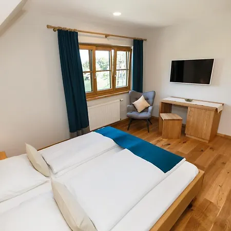 Weingut Adam Amandus Und Carmen 3*