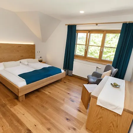 Bed & Breakfast Weingut Adam Amandus Und Carmen