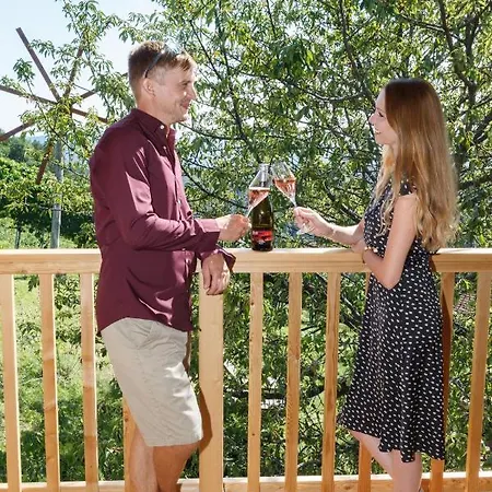 Bed & Breakfast Weingut Adam Amandus Und Carmen