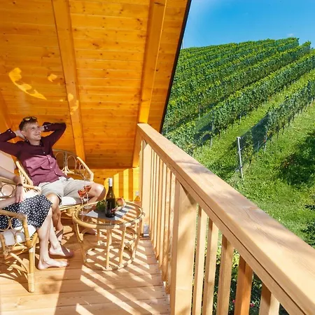 Weingut Adam Amandus Und Carmen Leutschach