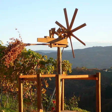 Weingut Adam Amandus Und Carmen Bed & Breakfast