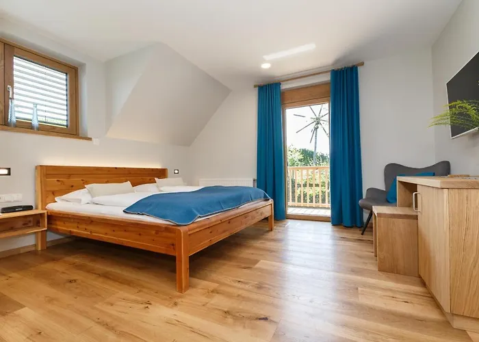 Weingut Adam Amandus Und Carmen 3* 里欧查赫