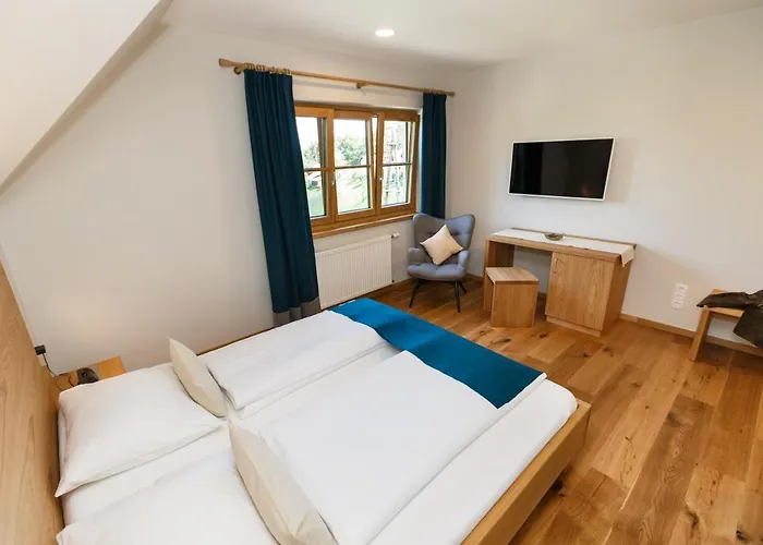 Weingut Adam Amandus Und Carmen 3*