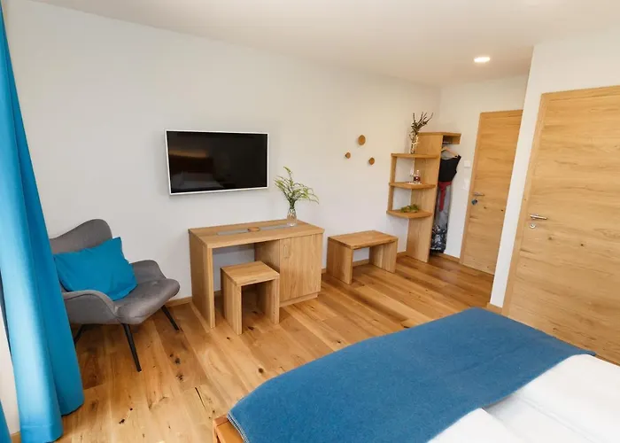 Weingut Adam Amandus Und Carmen 住宿加早餐酒店 里欧查赫