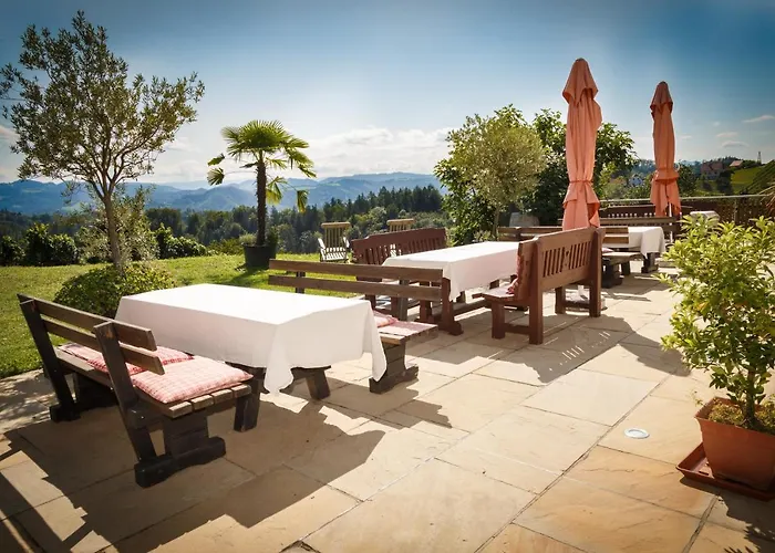 Weingut Adam Amandus Und Carmen 3*