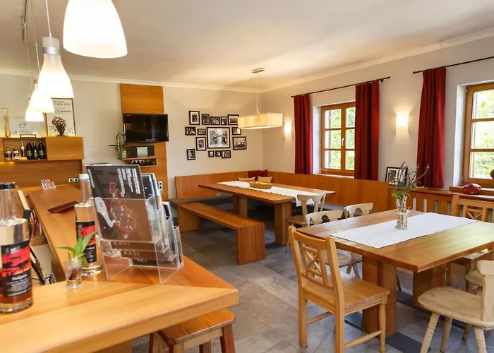 Weingut Adam Amandus Und Carmen 3*